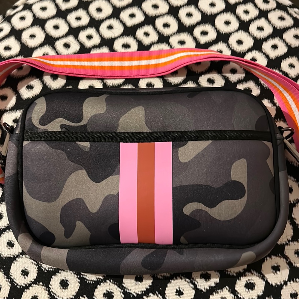 Neoprene cross-body handbag